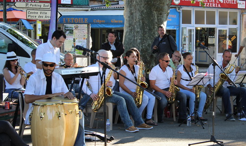 Open in Jazz en apaaro-swing sur la place du Quinconce. (Photo Alain Bosmans)